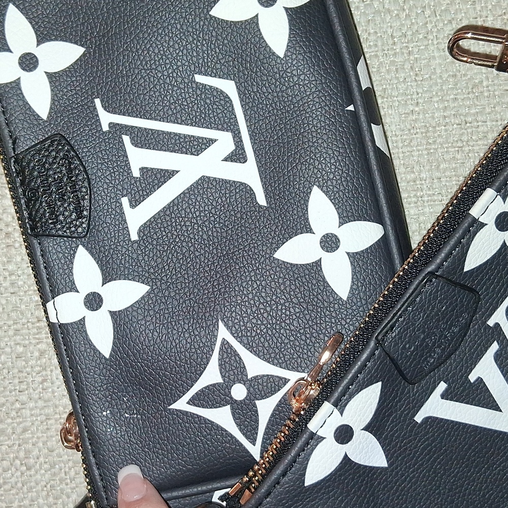 Purse  With Logo. Very Cute   1 DAY SALE Only.   Firm Price , - Picture 12 of 15